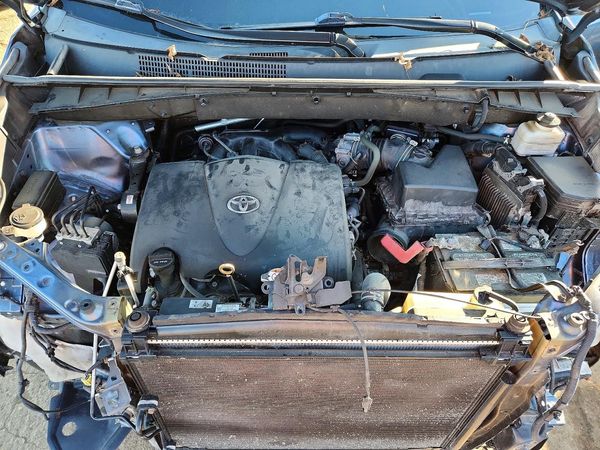 2018 TOYOTA HIGHLANDER — Engine bay