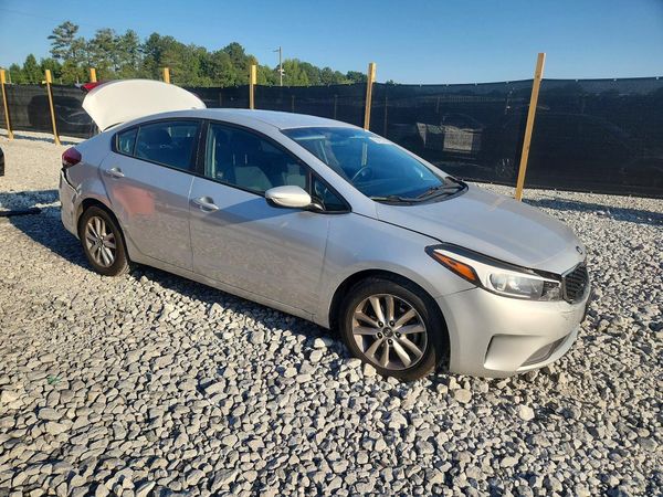 2017 KIA FORTE — Passenger 3/4