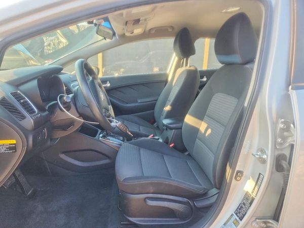 2017 KIA FORTE — DENT