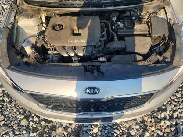 2017 KIA FORTE — Engine bay