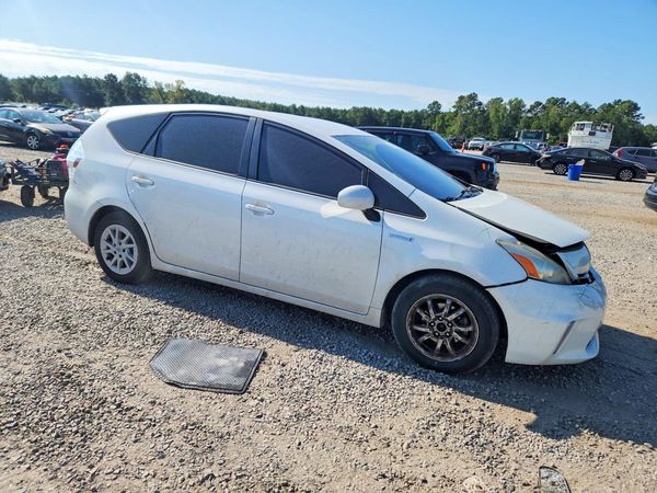 2013 TOYOTA PRIUS — Passenger 3/4
