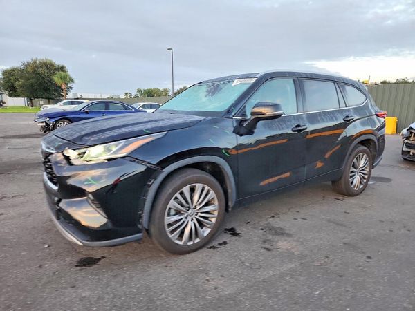 2021 TOYOTA HIGHLANDER — Front 3/4