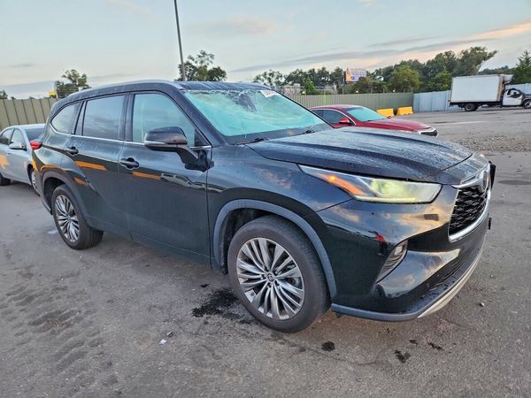 2021 TOYOTA HIGHLANDER — Passenger 3/4
