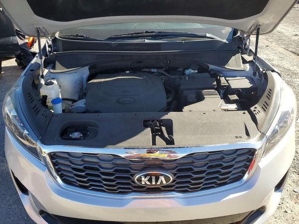 2020 KIA SORENTO — Engine bay