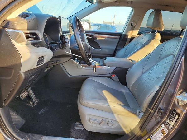2020 TOYOTA HIGHLANDER — DENT