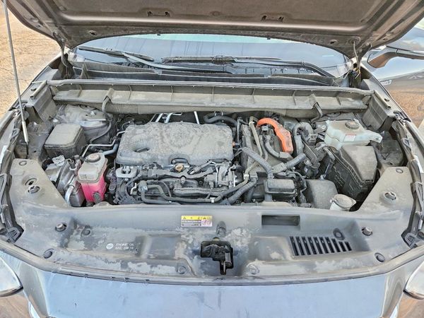 2020 TOYOTA HIGHLANDER — Engine bay