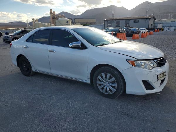 2014 TOYOTA CAMRY — Passenger 3/4