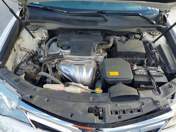 2014 TOYOTA CAMRY — Engine bay