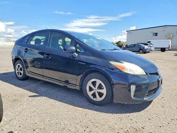 2014 TOYOTA PRIUS — Passenger 3/4