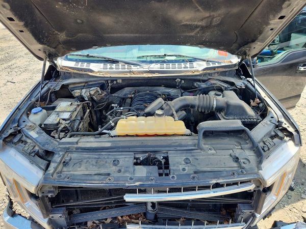 2018 FORD F150 — Engine bay