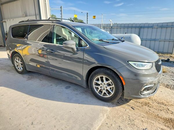 2022 CHRYSLER PACIFICA Touring L — Passenger 3/4