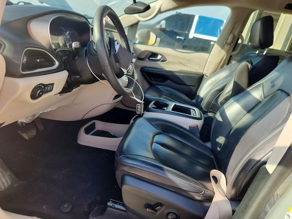 2022 CHRYSLER PACIFICA Touring L — DENT