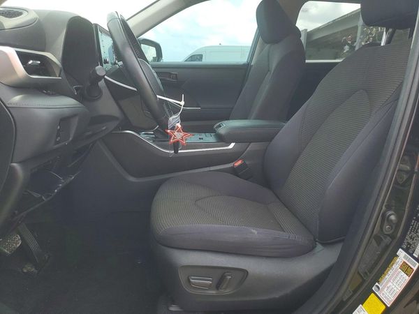 2022 TOYOTA HIGHLANDER LE — DENT