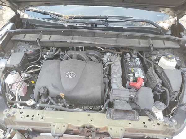 2022 TOYOTA HIGHLANDER LE — Engine bay