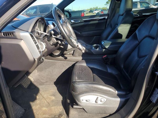 2016 PORSCHE CAYENNE — DENT