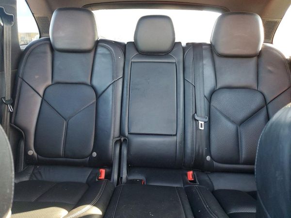 2016 PORSCHE CAYENNE — SUVN