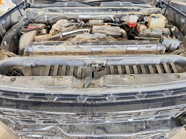 2022 CHEVROLET SILVERADO LTZ — Engine bay