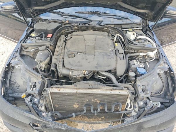 2013 MERCEDES-BENZ C — Engine bay