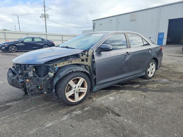 2014 TOYOTA CAMRY — DSFA — Front 3/4