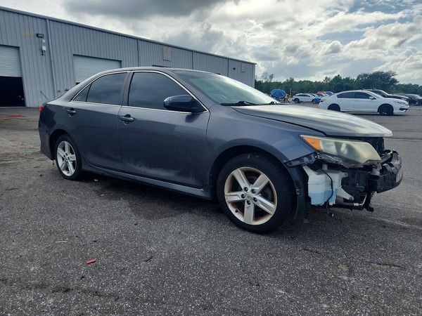 2014 TOYOTA CAMRY — Passenger 3/4
