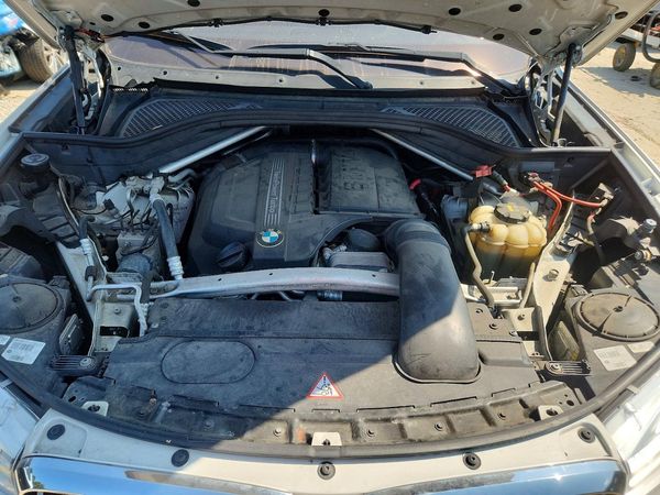 2016 BMW X5 — Engine bay