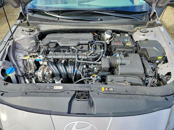 2025 HYUNDAI ELANTRA SEL Sport — Engine bay