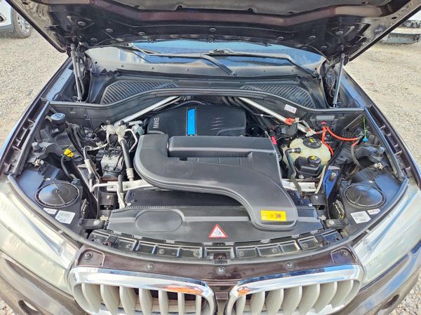 2016 BMW X5 — Engine bay