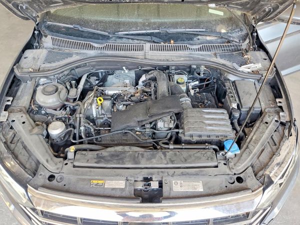 2019 VOLKSWAGEN JETTA — Engine bay