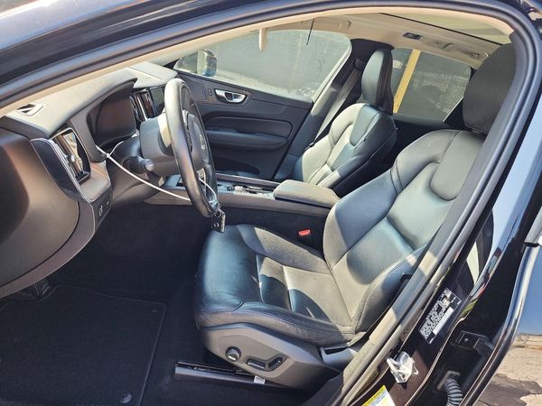 2021 VOLVO XC60 — DENT