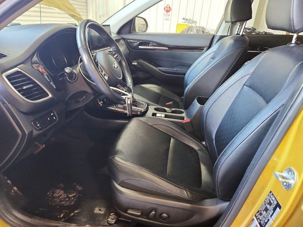 2021 KIA SELTOS — DENT