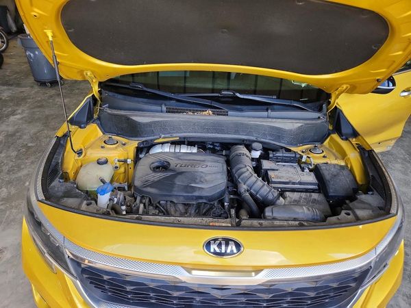 2021 KIA SELTOS — Engine bay