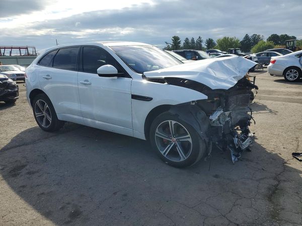 2019 JAGUAR F-PACE — Passenger 3/4