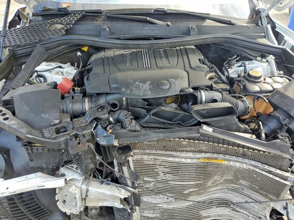 2019 JAGUAR F-PACE — Engine bay