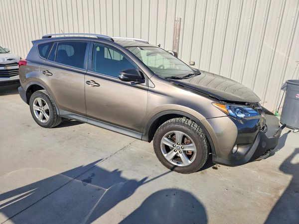 2015 TOYOTA RAV4 — Passenger 3/4