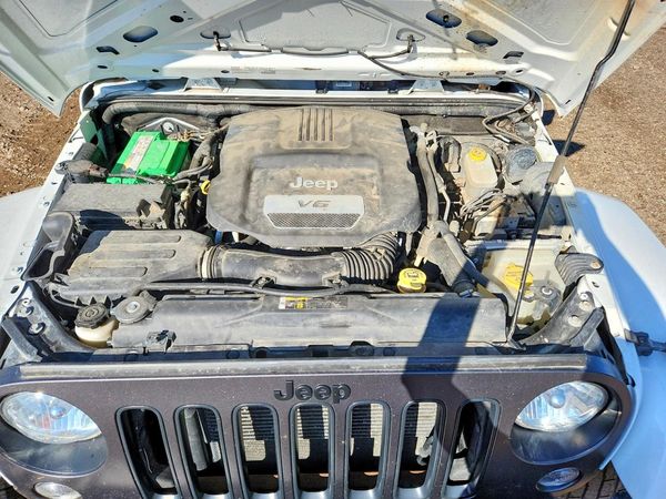 2018 JEEP WRANGLER UNLIMITED — Engine bay