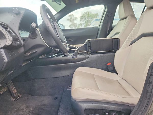 2020 LEXUS UX — DENT