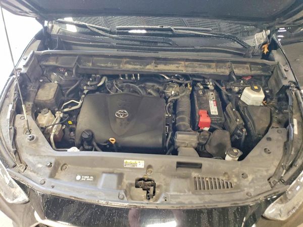 2020 TOYOTA HIGHLANDER — Engine bay