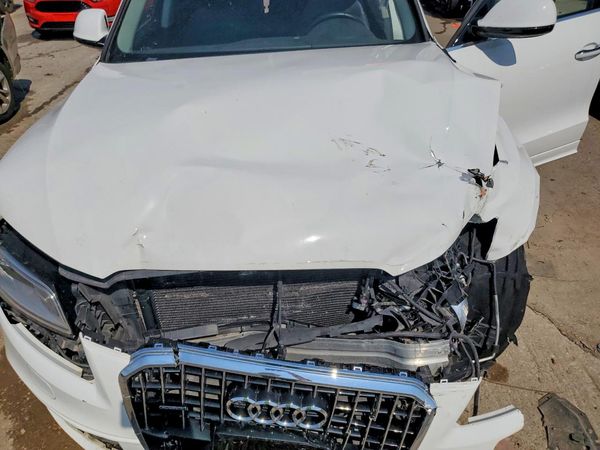 2016 AUDI Q5 — Engine bay
