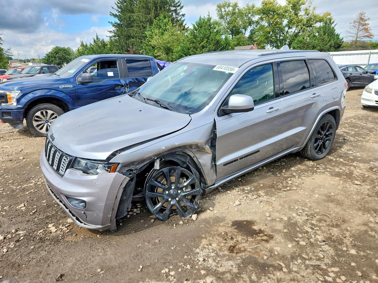 2017 JEEP GRAND CHEROKEE — Front 3/4