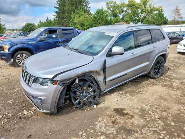 2017 JEEP GRAND CHEROKEE — Front 3/4