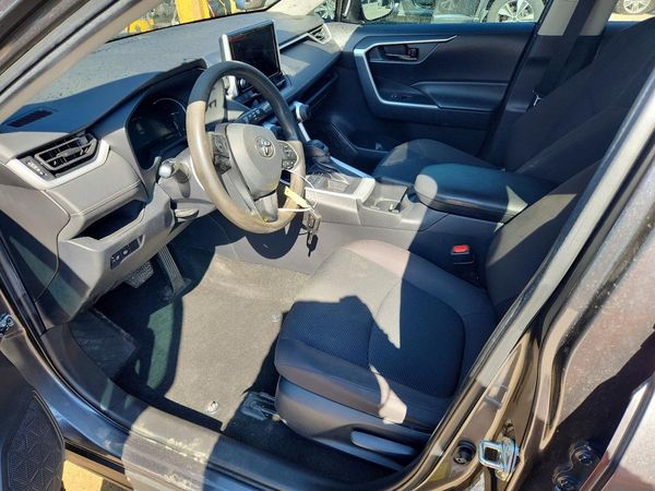 2023 TOYOTA RAV4 LE — DENT
