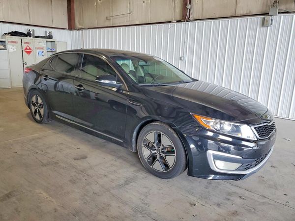 2013 KIA OPTIMA — Passenger 3/4