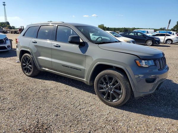 2019 JEEP GRAND CHEROKEE Laredo — Passenger 3/4