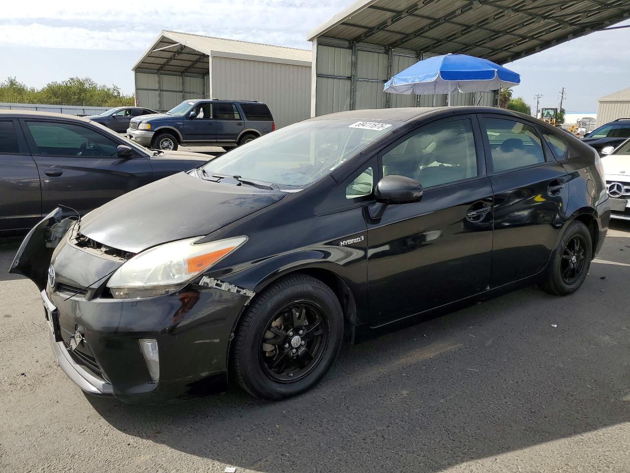 2015 TOYOTA PRIUS — Front 3/4