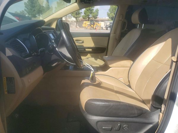 2015 KIA SEDONA GLS - Middle level — DENT