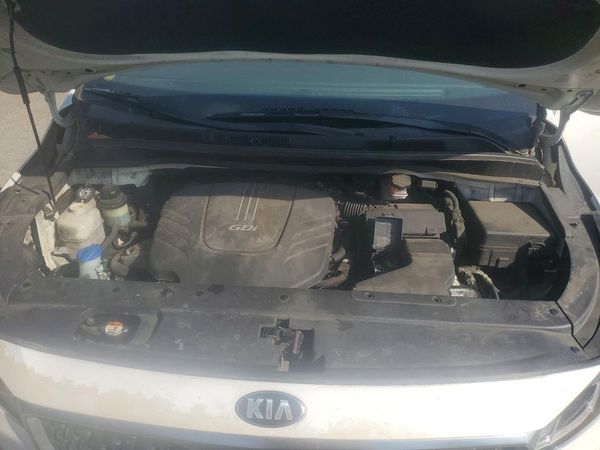2015 KIA SEDONA GLS - Middle level — Engine bay