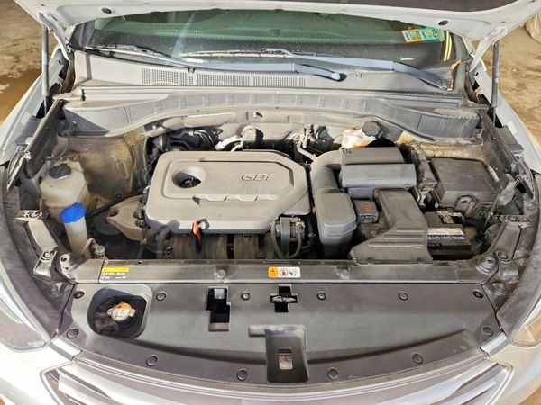 2017 HYUNDAI SANTA FE — Engine bay