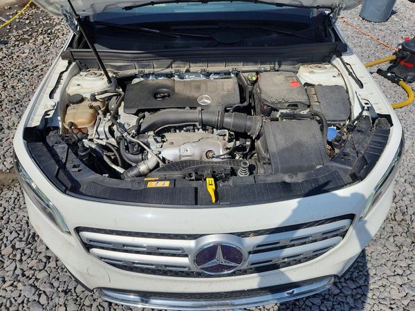 2021 MERCEDES-BENZ GLB — Engine bay