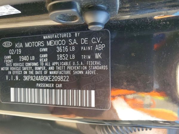 2019 KIA RIO — VINS