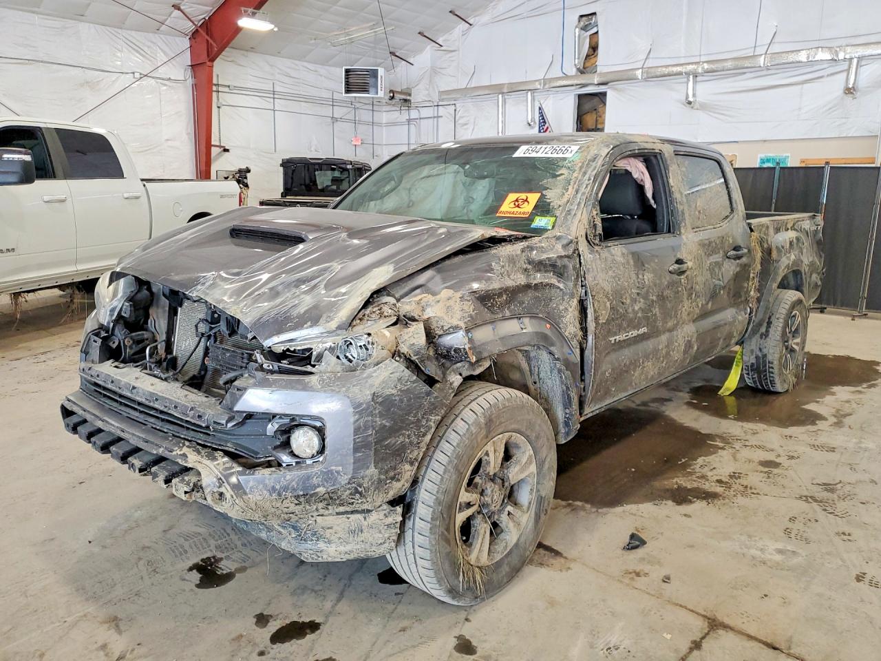 2017 TOYOTA TACOMA — Front 3/4
